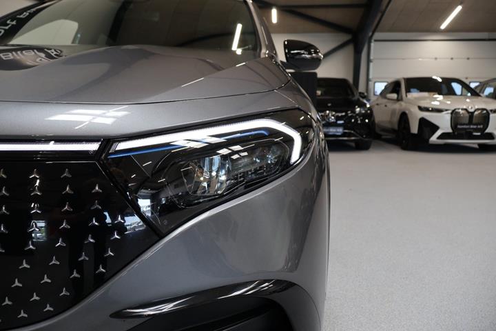 Grå Mercedes EQA250+ fra 2024