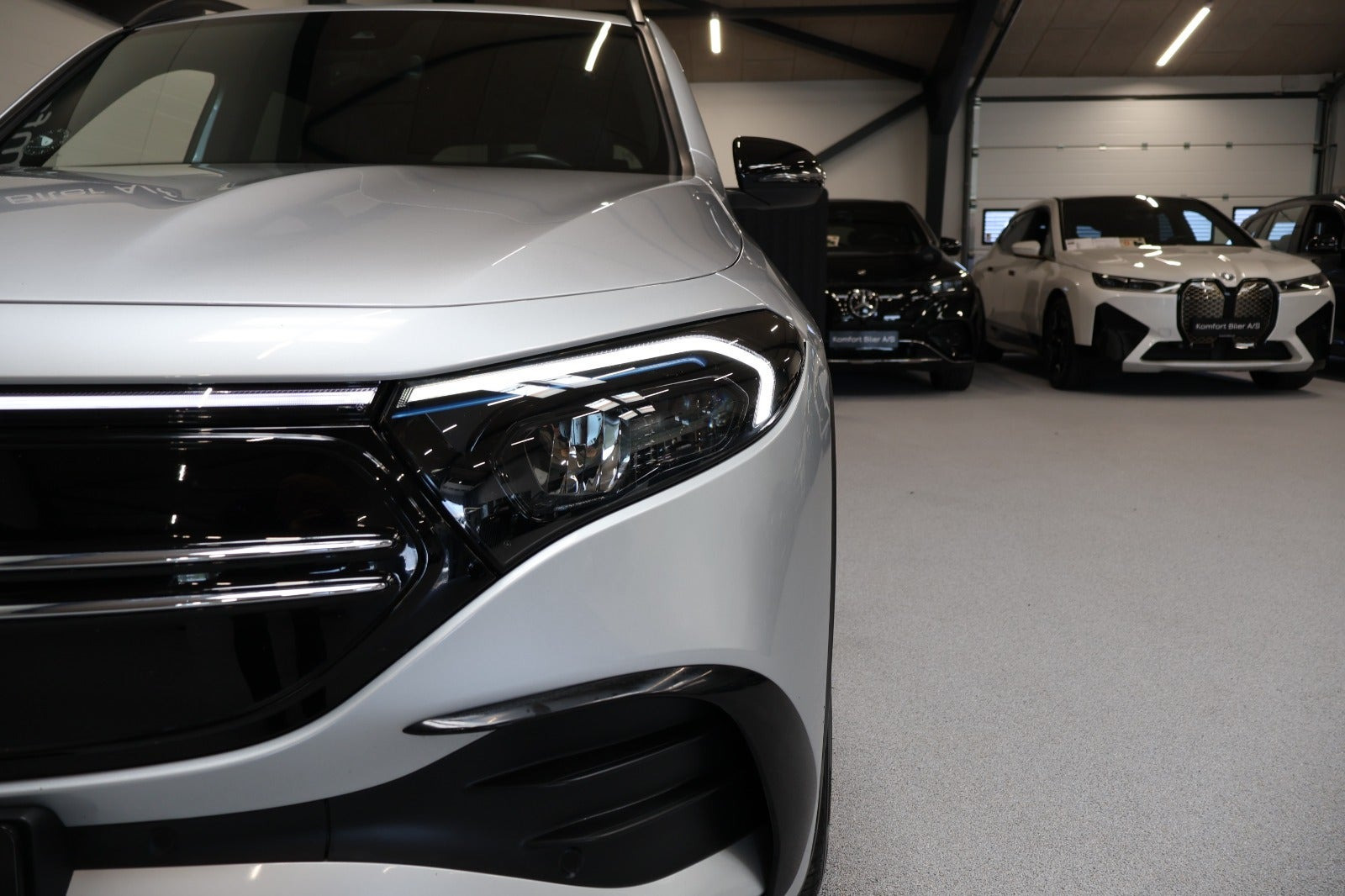 Sølv Mercedes EQB250+ fra 2023
