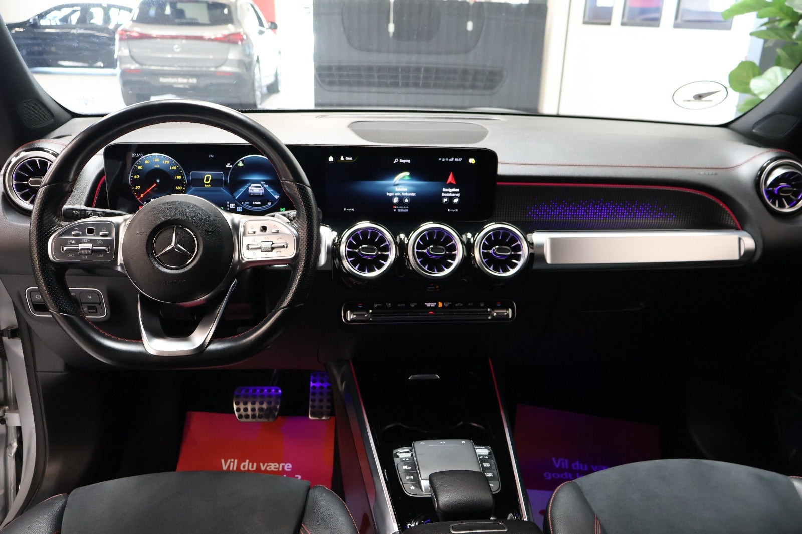Sølv Mercedes EQB250+ fra 2023