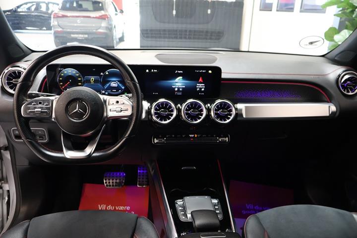 Sølv Mercedes EQB250+ fra 2023