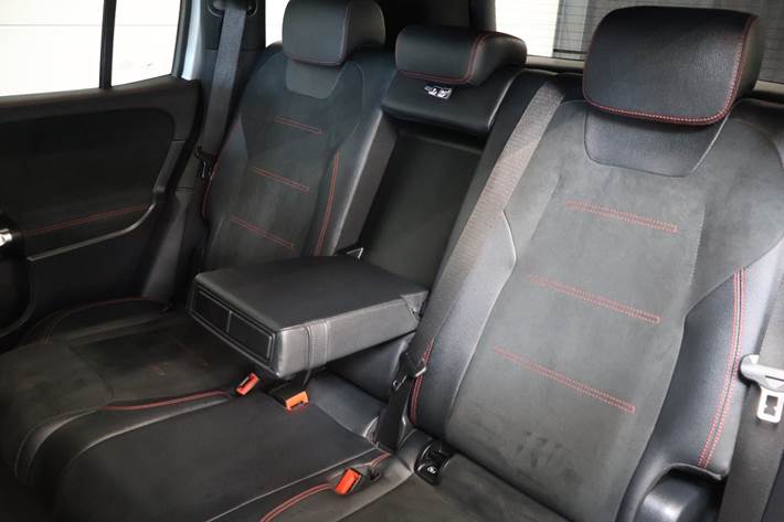 Sølv Mercedes EQB250+ fra 2023
