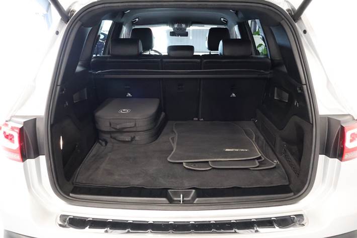 Sølv Mercedes EQB250+ fra 2023