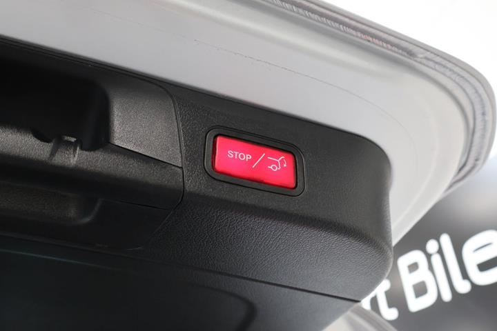 Sølv Mercedes EQB250+ fra 2023