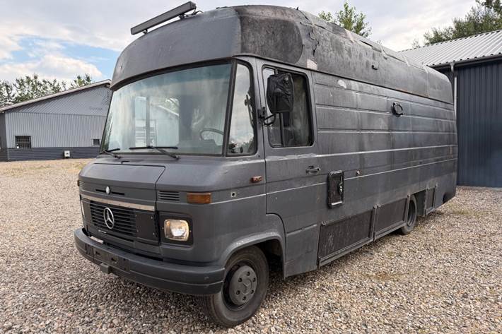 undefined Mercedes 1213 fra 1979