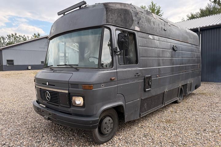 undefined Mercedes 1213 fra 1979 set udefra