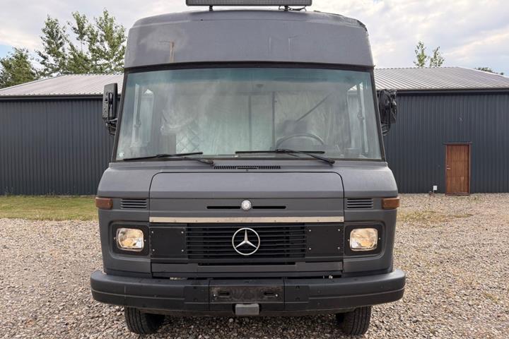 undefined Mercedes 1213 fra 1979 set udefra