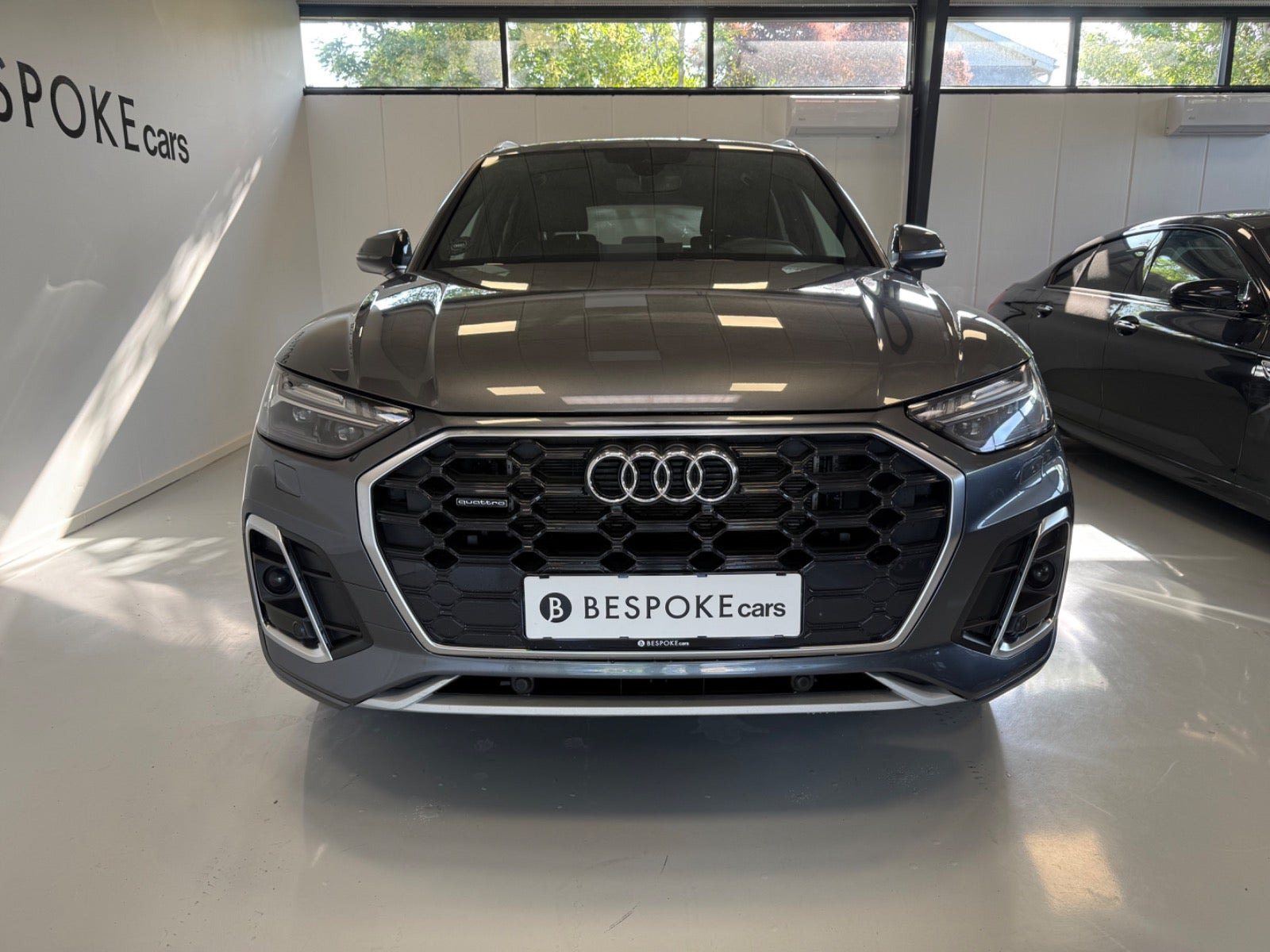 Grå Audi Q5 fra 2021