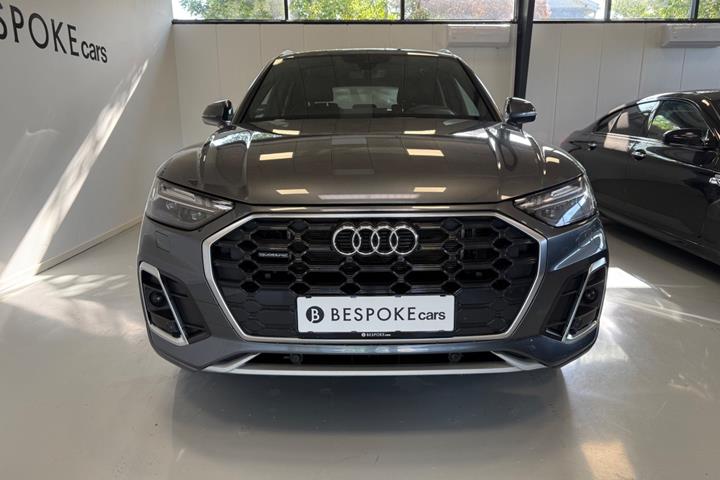 Grå Audi Q5 fra 2021