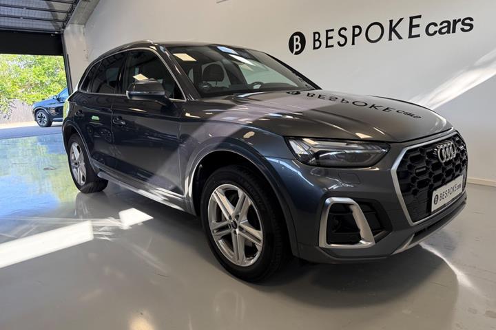Grå Audi Q5 fra 2021