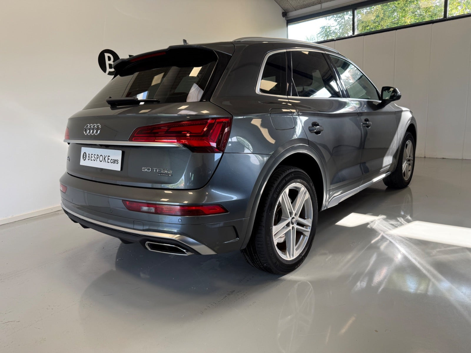 Grå Audi Q5 fra 2021