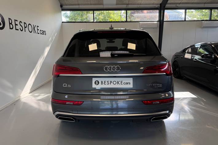 Grå Audi Q5 fra 2021