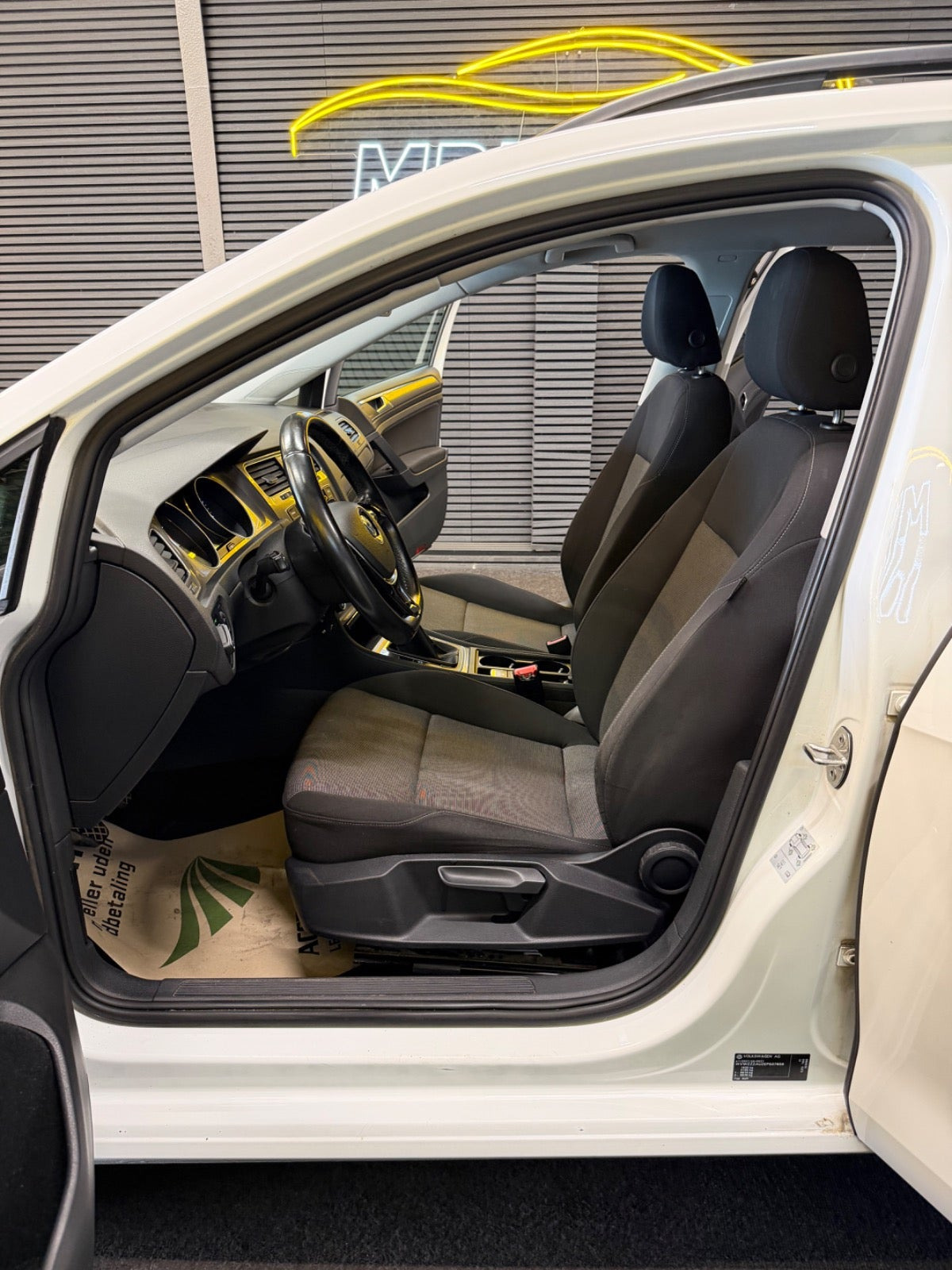 Hvid VW Golf VII fra 2014