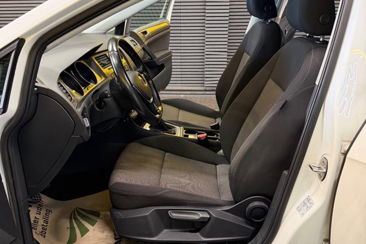 Hvid VW Golf VII fra 2014