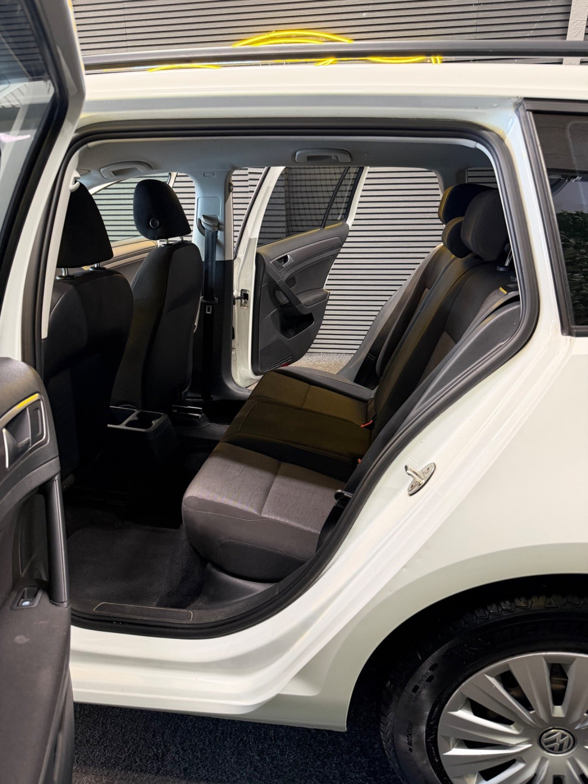 Hvid VW Golf VII fra 2014