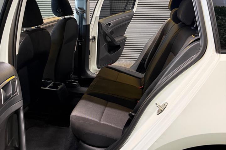 Hvid VW Golf VII fra 2014