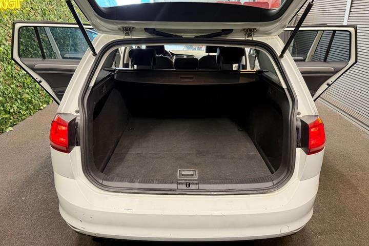 Hvid VW Golf VII fra 2014
