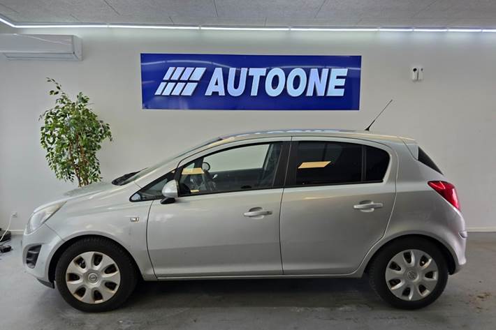 Grå Opel Corsa fra 2014