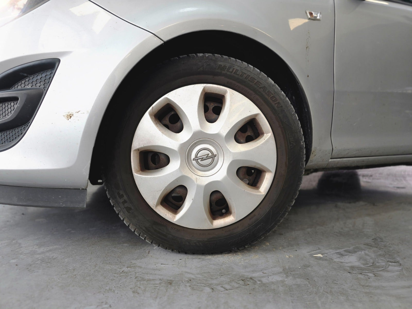Grå Opel Corsa fra 2014