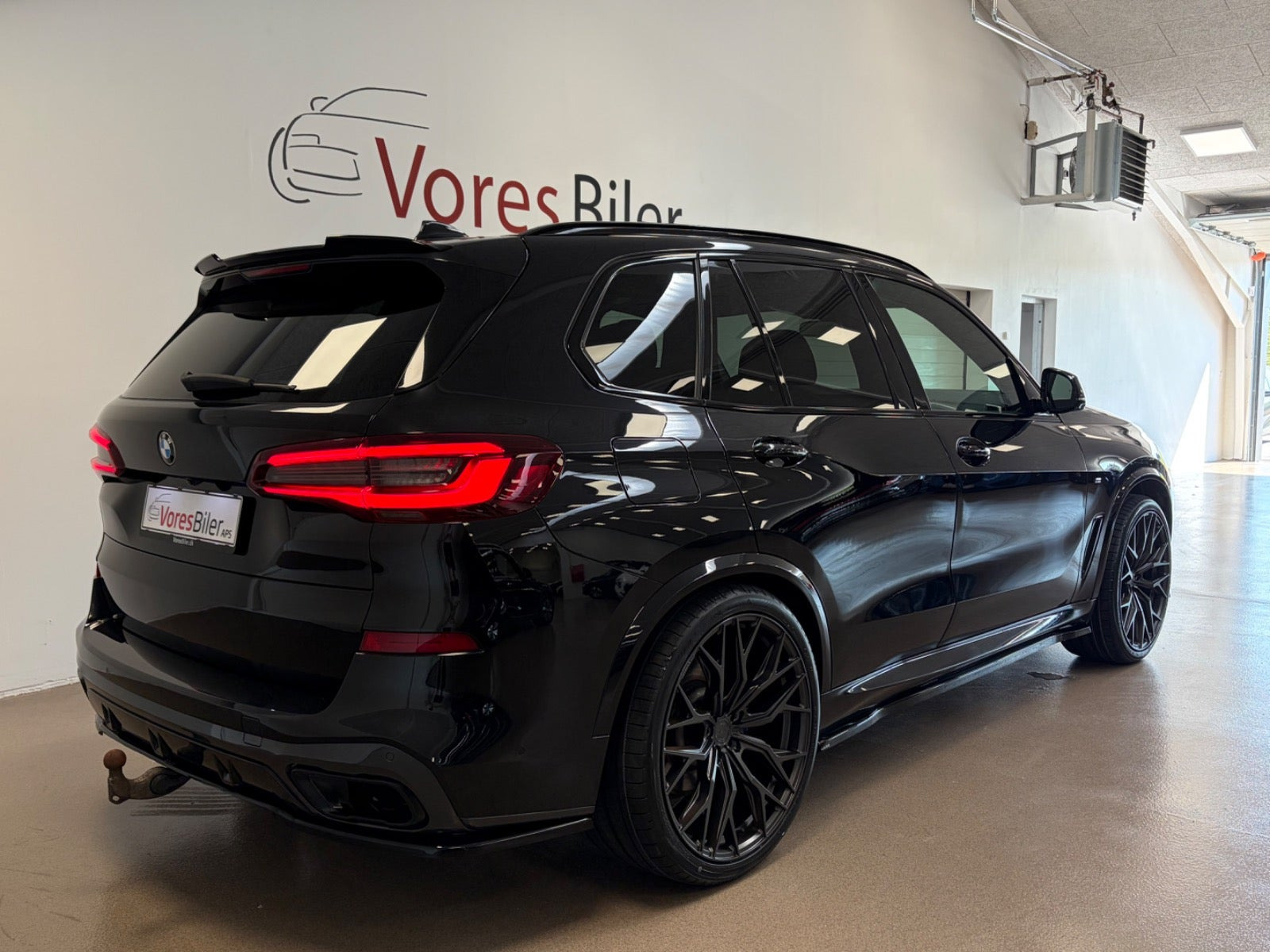 Sort BMW X5 fra 2020