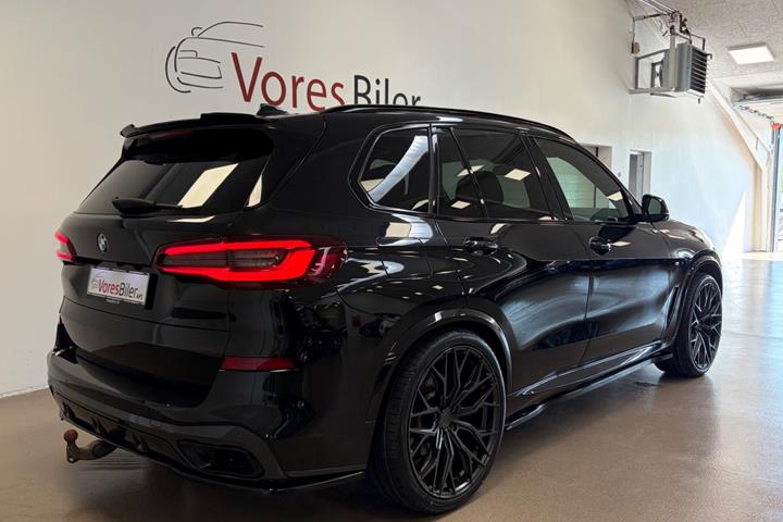 Sort BMW X5 fra 2020