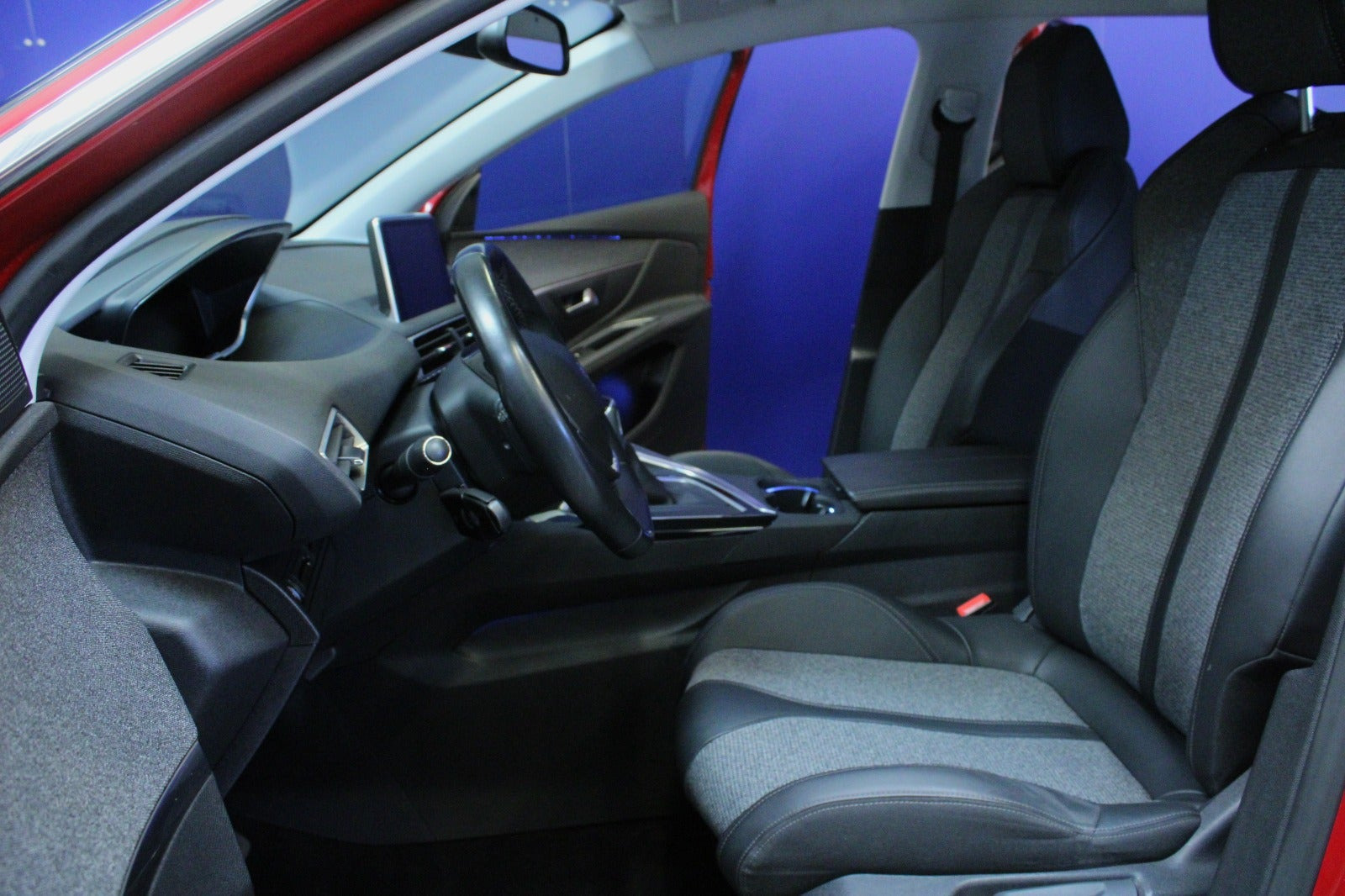 Rød Peugeot 3008 fra 2018