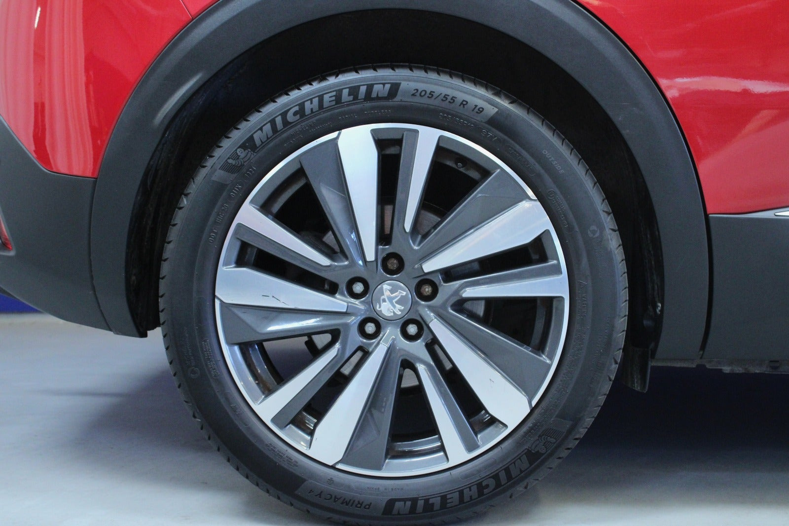 Rød Peugeot 3008 fra 2018