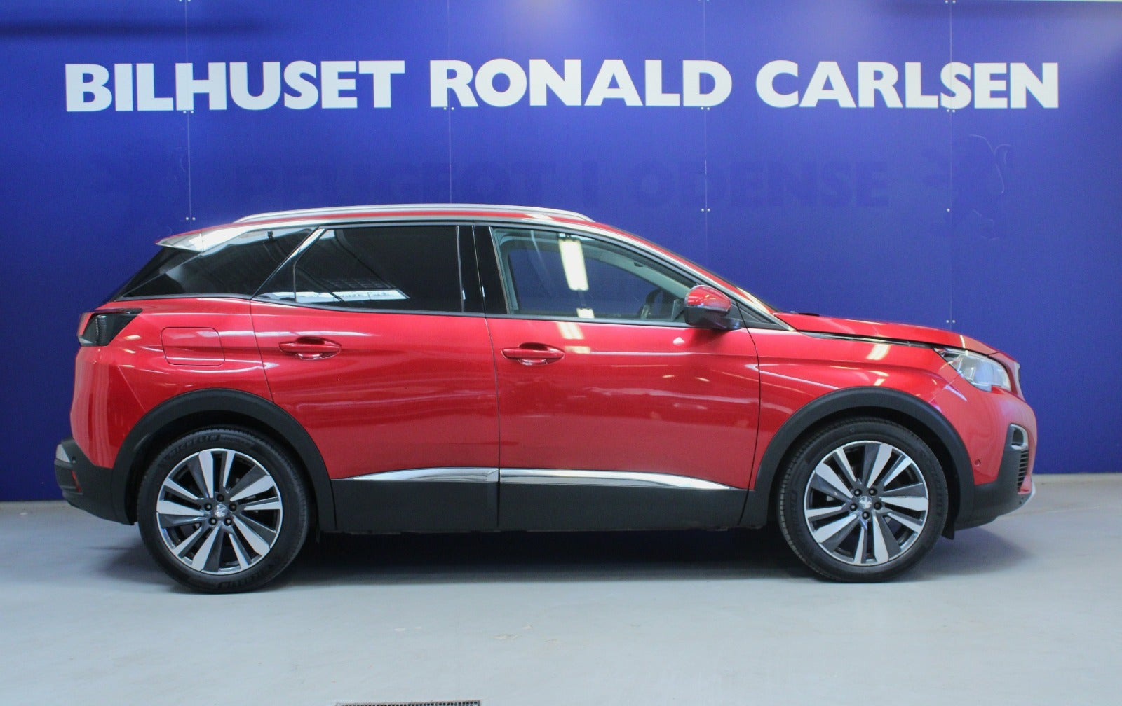 Rød Peugeot 3008 fra 2018