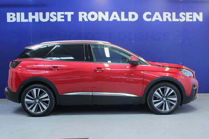 Rød Peugeot 3008 fra 2018