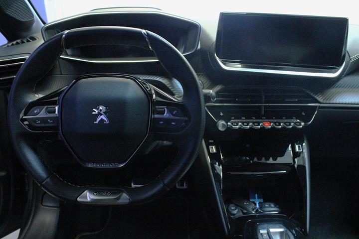 Sølv Peugeot e-208 fra 2023