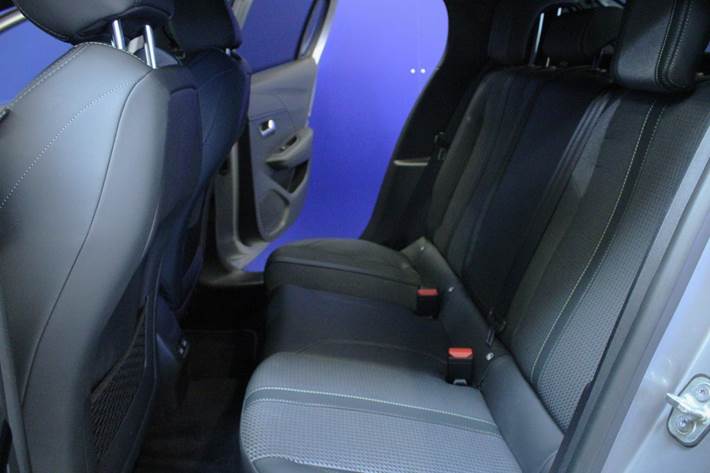 Sølv Peugeot e-208 fra 2023