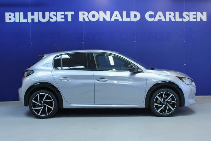 Sølv Peugeot e-208 fra 2023