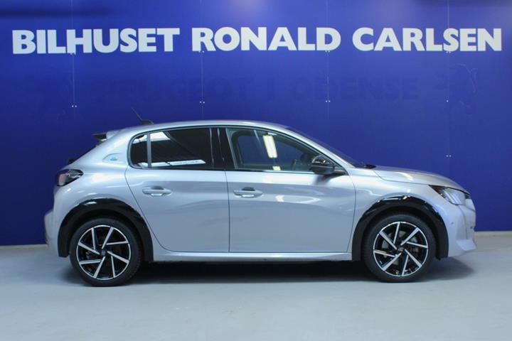 Sølv Peugeot e-208 fra 2023