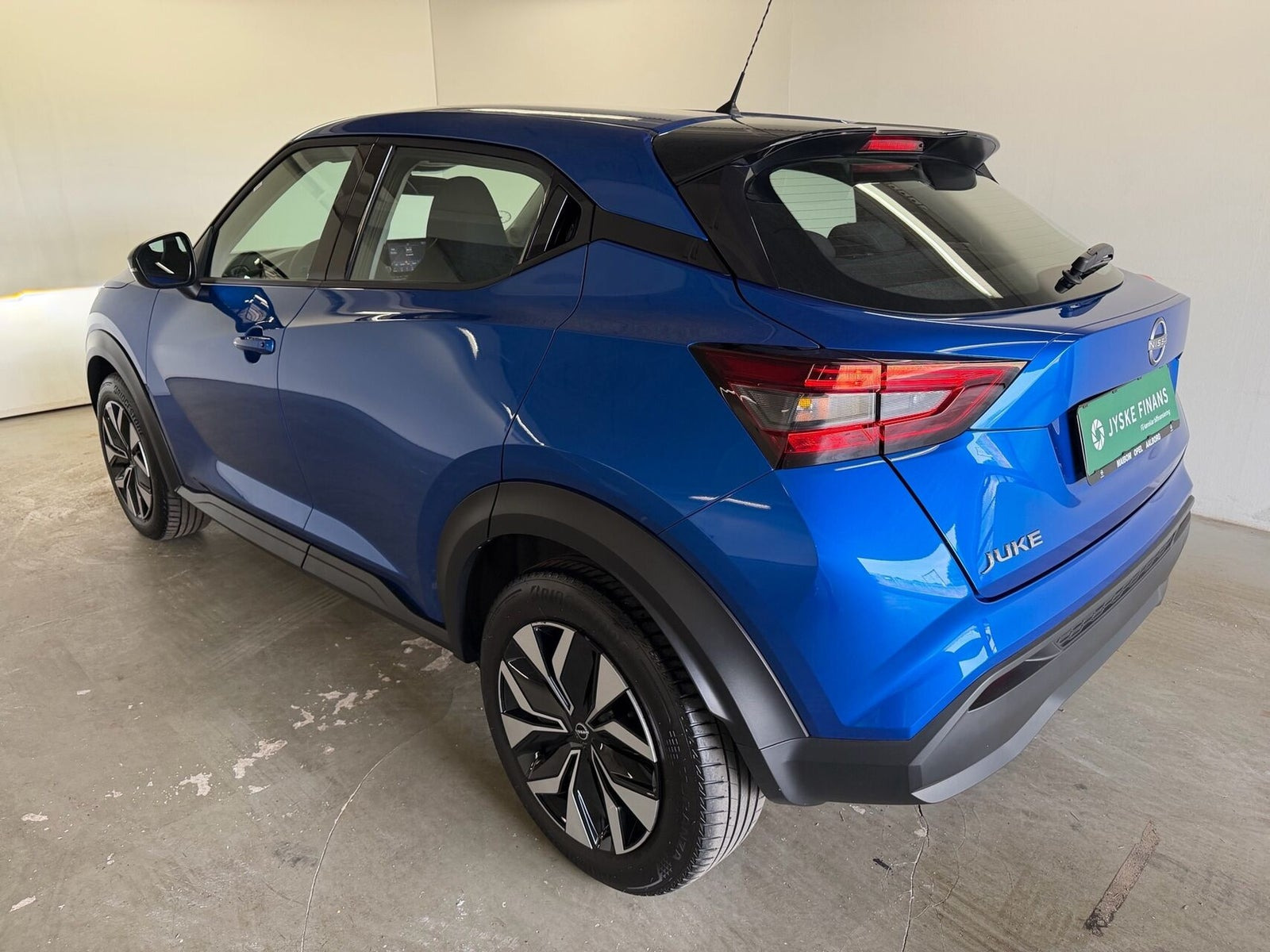 Blå Nissan Juke fra 2023