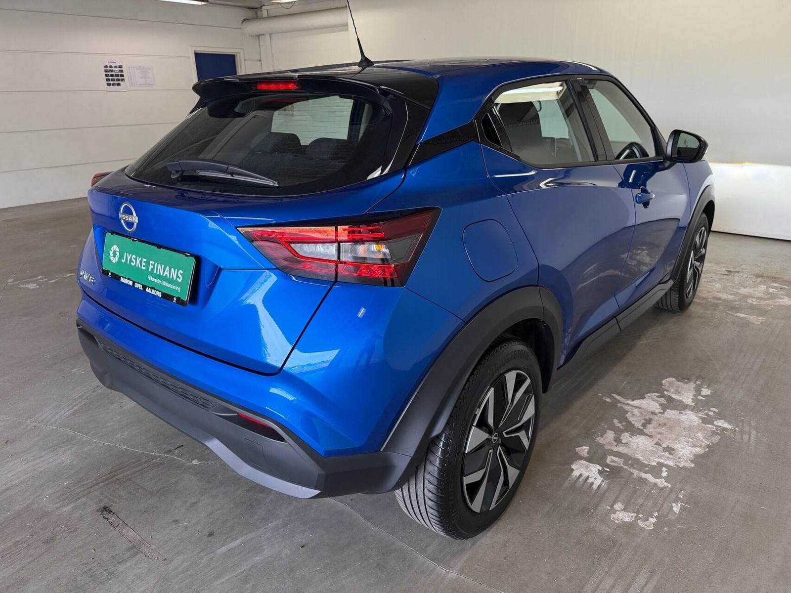 Blå Nissan Juke fra 2023