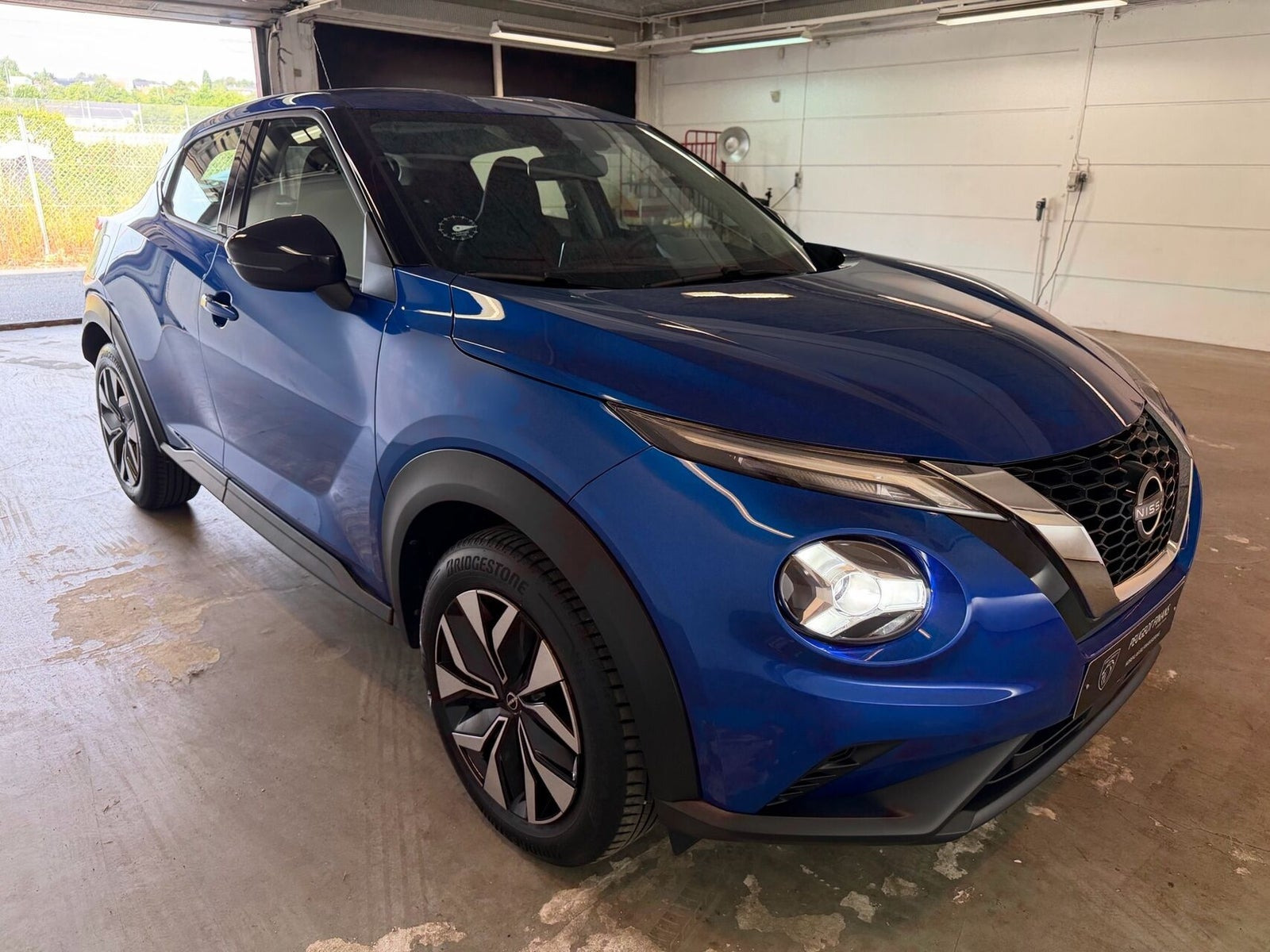 Blå Nissan Juke fra 2023