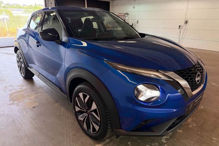 Blå Nissan Juke fra 2023