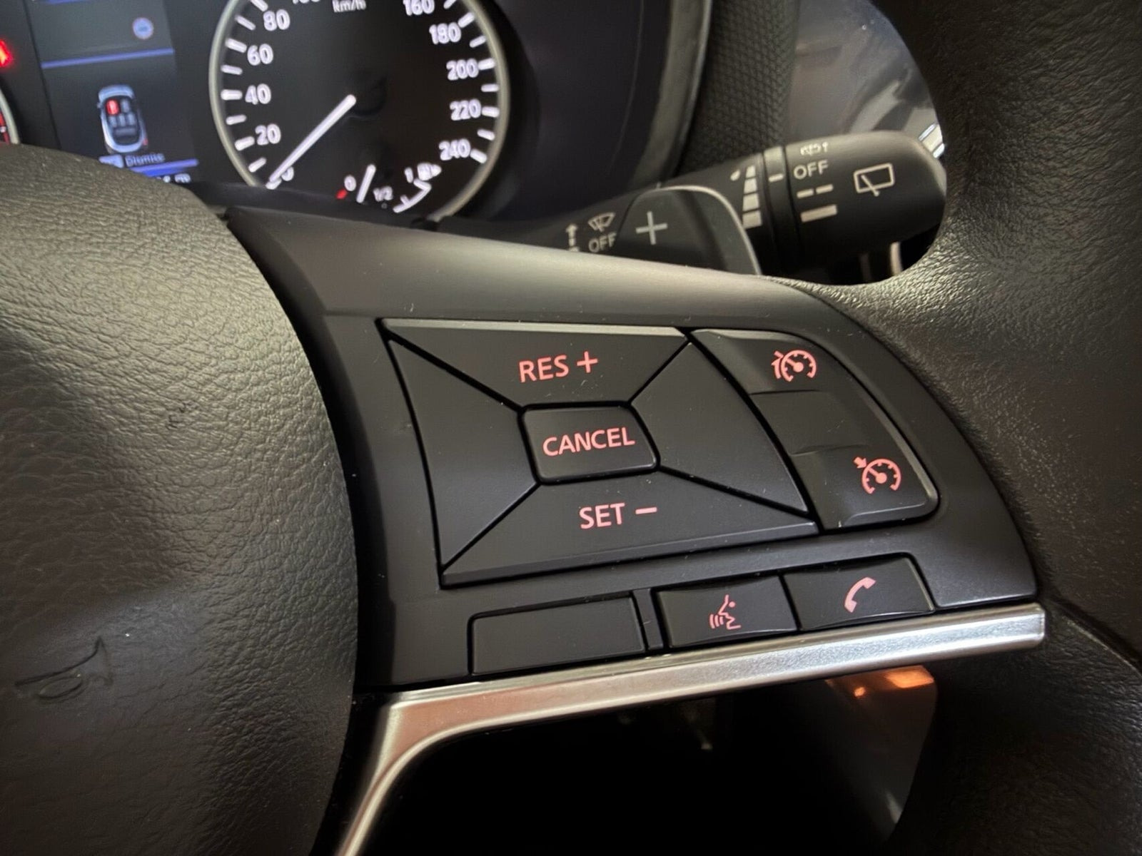 Blå Nissan Juke fra 2023