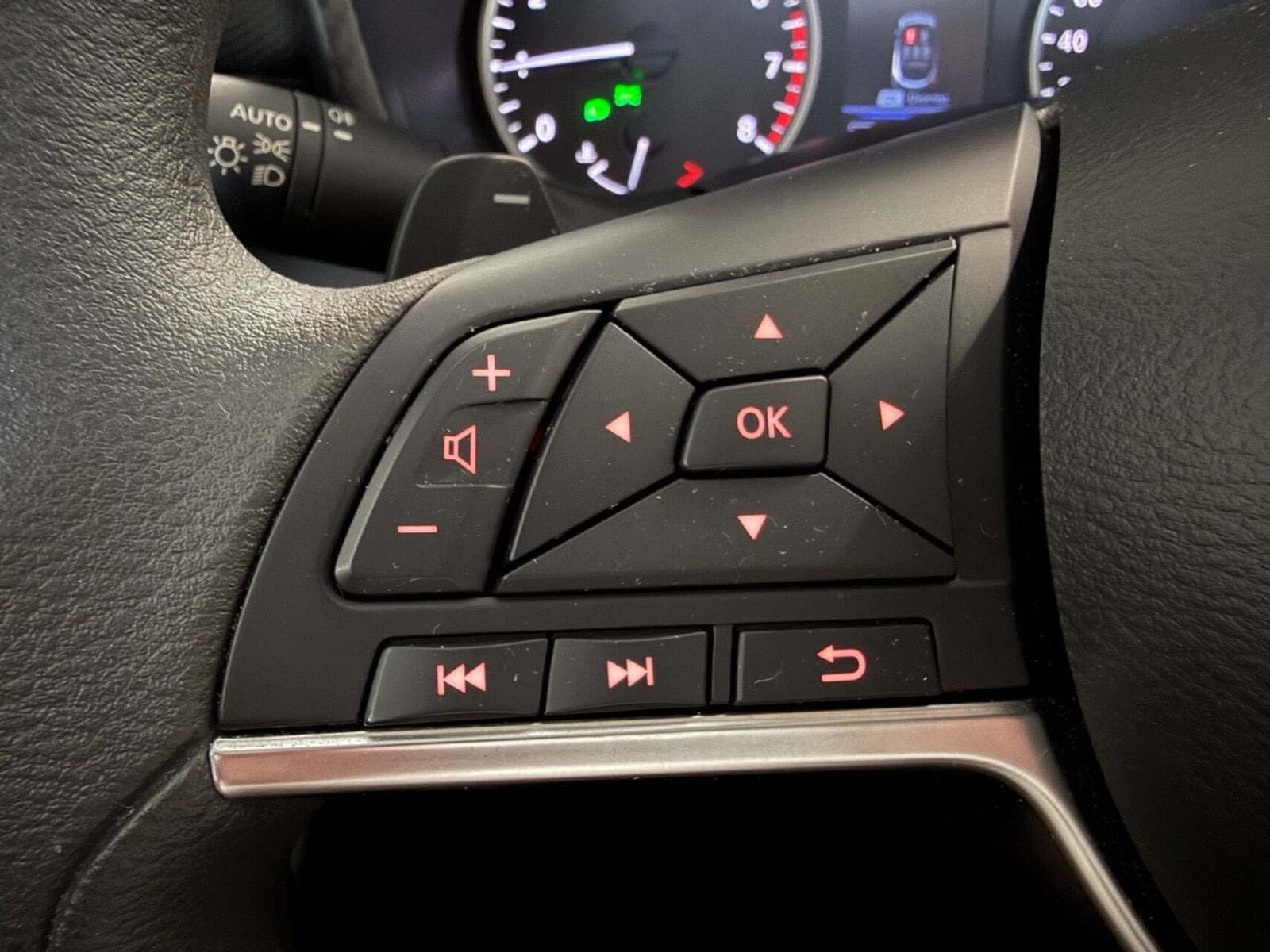 Blå Nissan Juke fra 2023