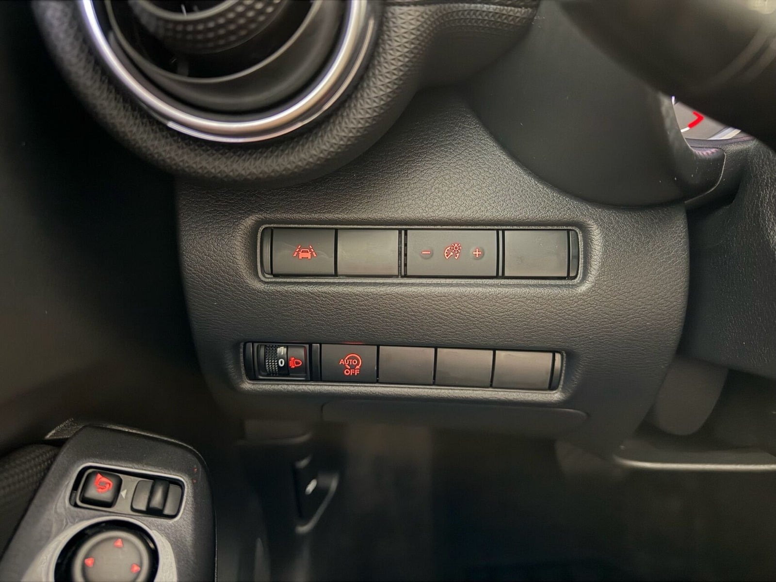 Blå Nissan Juke fra 2023