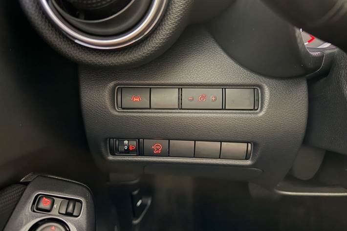 Blå Nissan Juke fra 2023