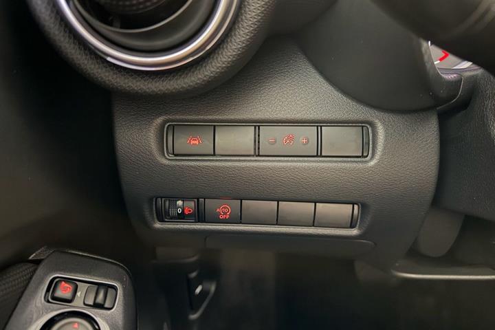 Blå Nissan Juke fra 2023
