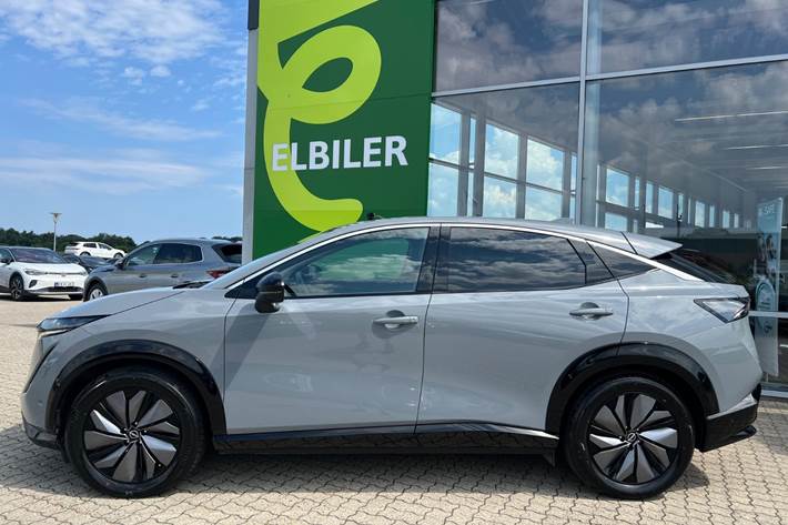 Grå Nissan Ariya fra 2025