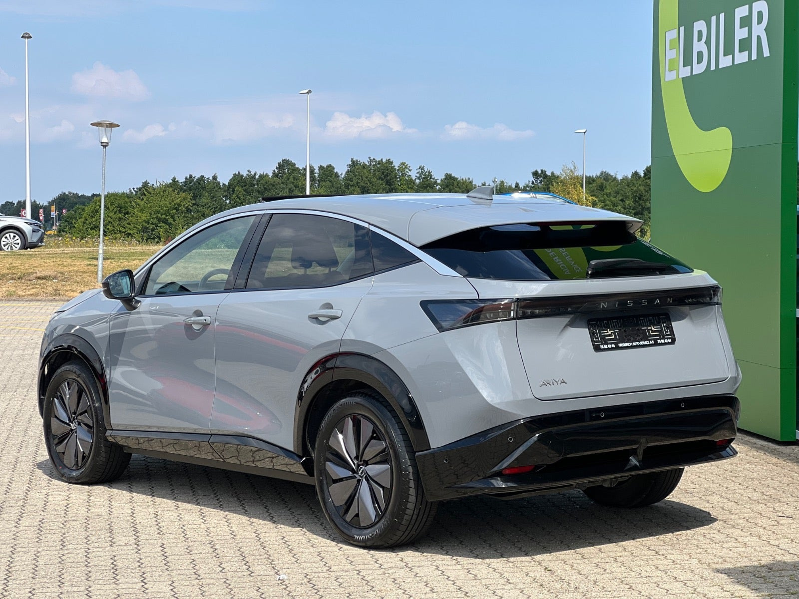 Grå Nissan Ariya fra 2025