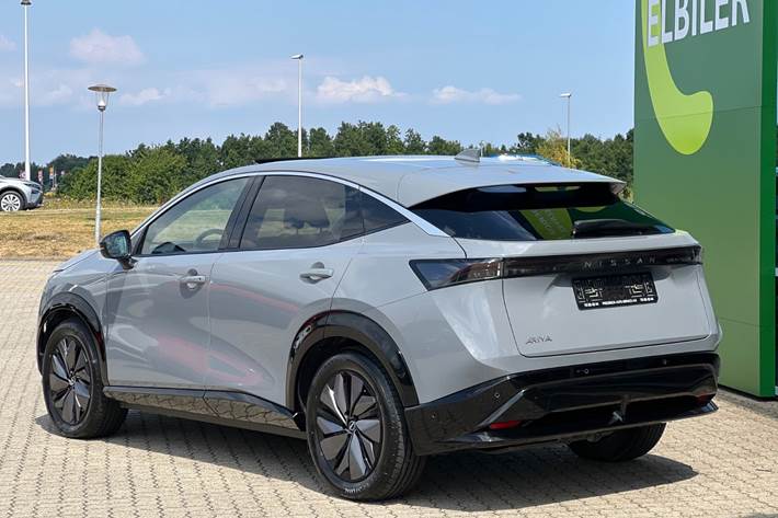 Grå Nissan Ariya fra 2025