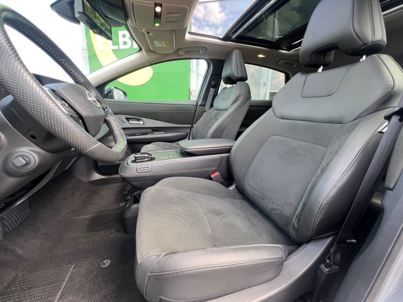 Grå Nissan Ariya fra 2025
