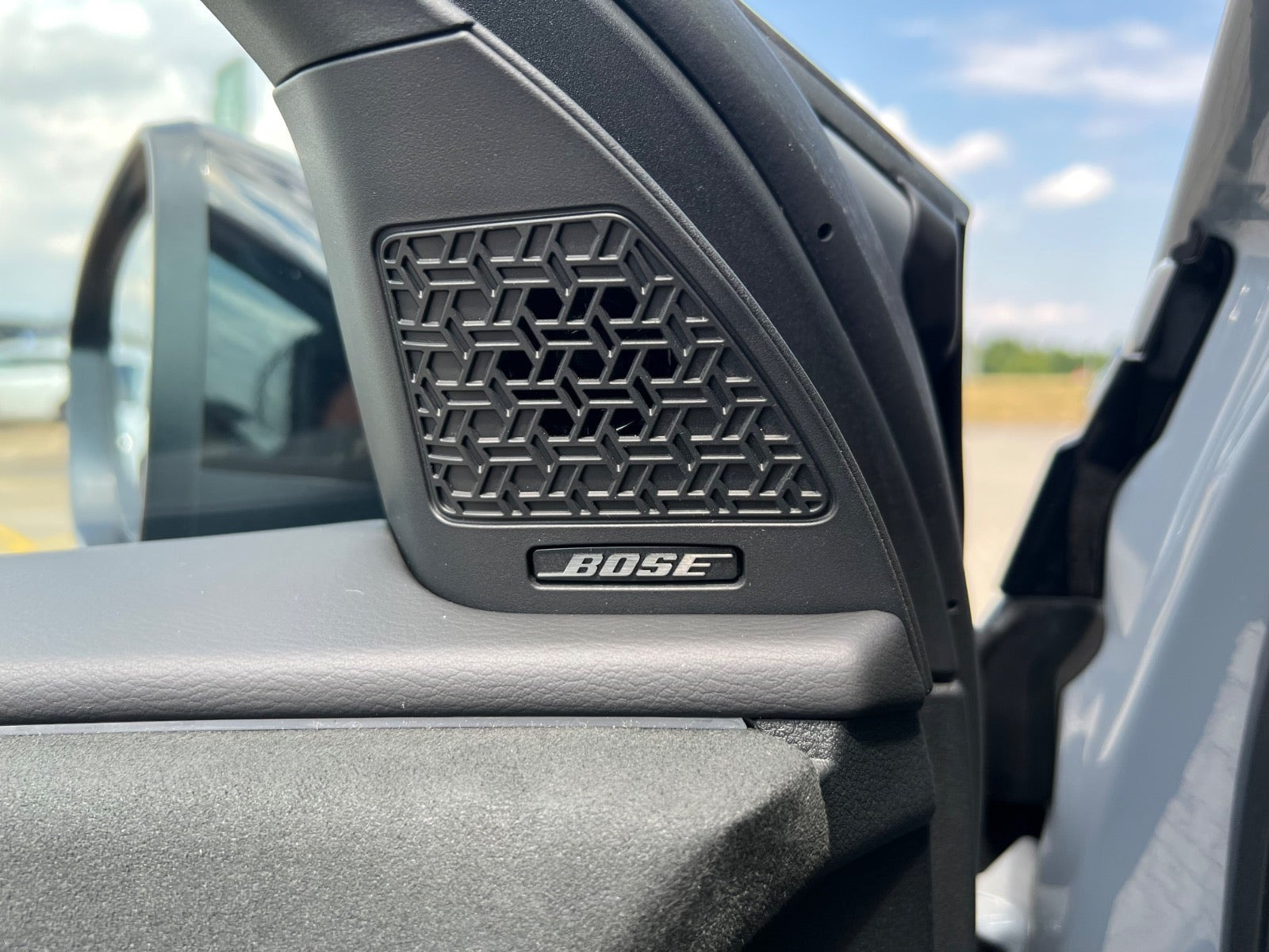 Grå Nissan Ariya fra 2025
