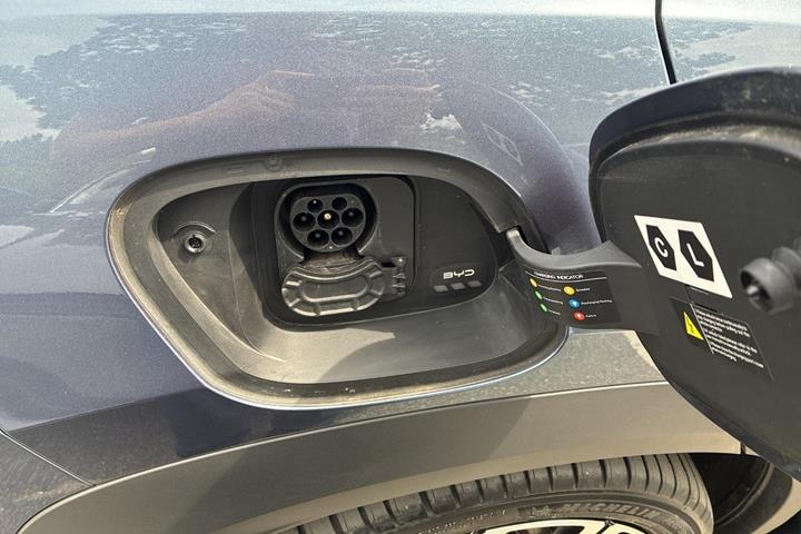 Blå BYD Sealion 7 fra 2024