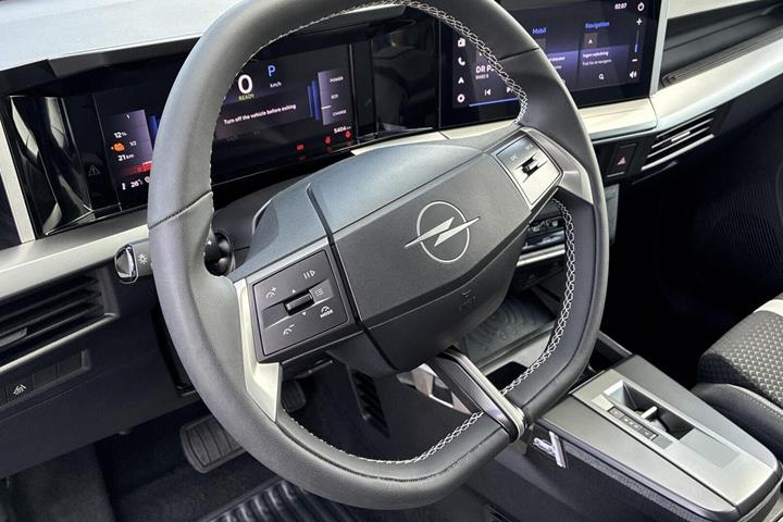 Blå Opel Frontera fra 2025