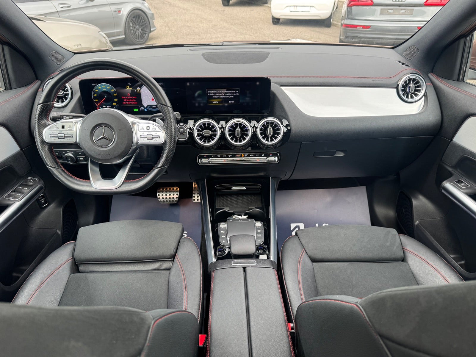 Gul Mercedes EQA250 fra 2022