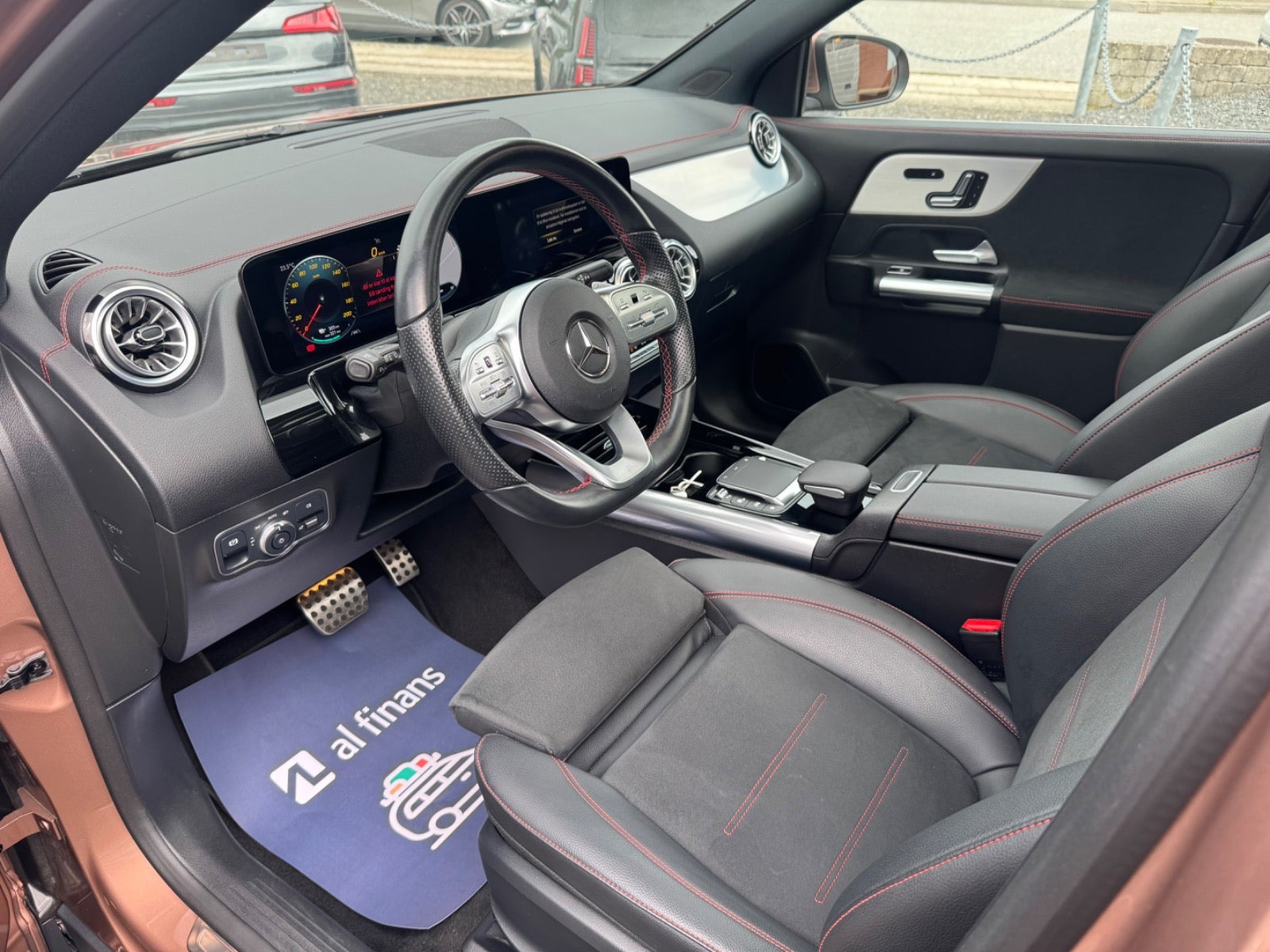 Gul Mercedes EQA250 fra 2022
